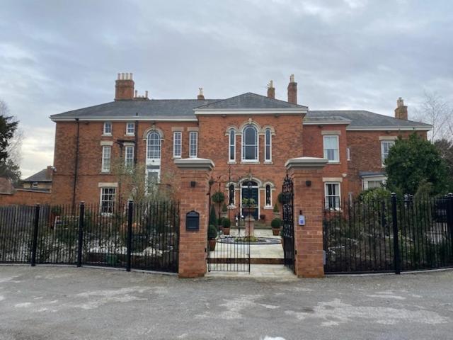 The Dower House Apartments Линкълн Екстериор снимка